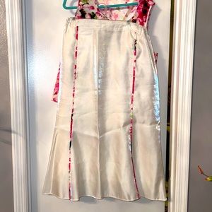 Plus sized women’s white maxi skirt with Iridescence and pattern lining.